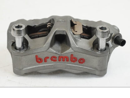 Framsidan på Bromsok från en Triumph Speed Triple -2021 motorcykel.