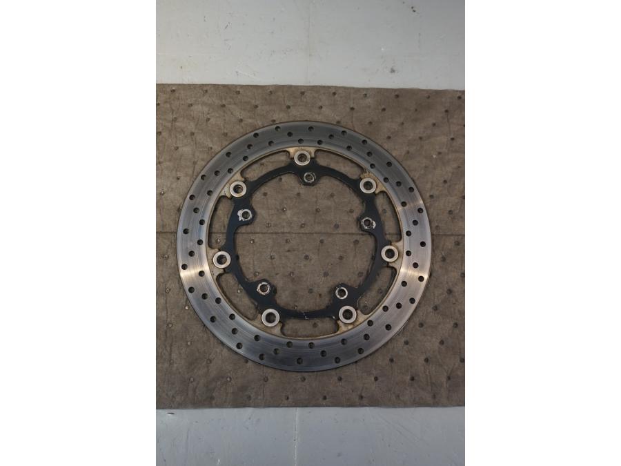 Framsidan på Bromsskiva från en Yamaha YZF R6 -2003 motorcykel.