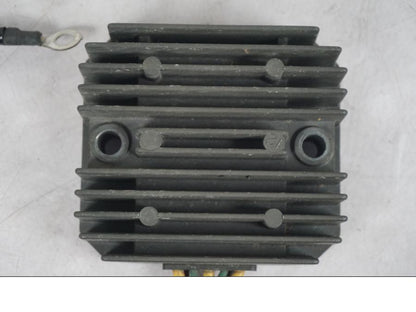 Höger sida på Likriktare från en KTM 690 Duke -2015 motorcykel.