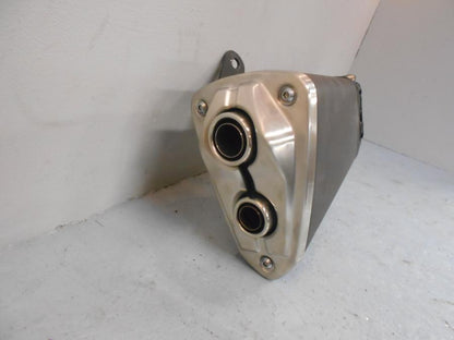 Baksidan på Ljuddämpare från en Kawasaki Z 800 -2015 motorcykel.