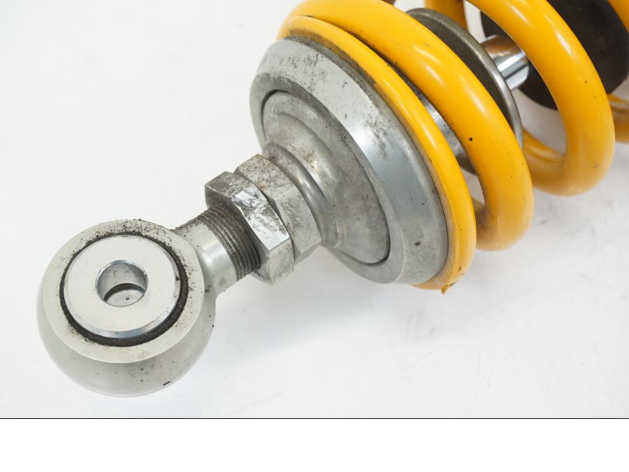 Baksidan på Stötdämpare Öhlins från en Ducati Streetfighter V4 -2020 motorcykel.