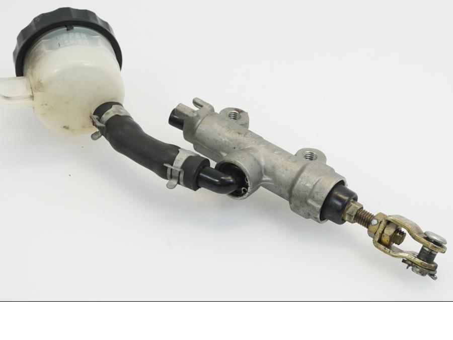 Framsidan på Bromshuvudcylinder från en Kawasaki VN 1500 Mean Streak -2003 motorcykel.