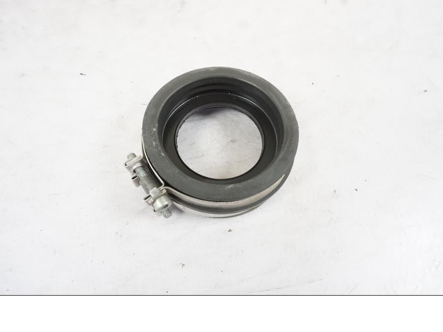 Baksidan på Insug från en KTM 790 Duke -2018 motorcykel.