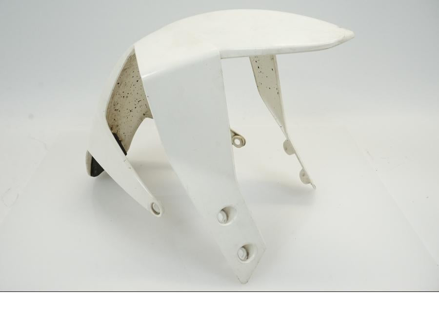 Vänster sida på Framskärm från en KTM 690 Duke -2012 motorcykel.