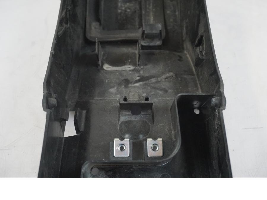 Snett nerifrån på Undertail från en Yamaha MT-07 -2019 motorcykel.