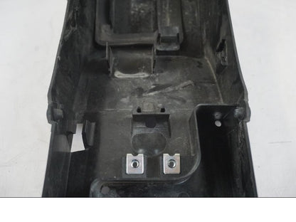 Snett nerifrån på Undertail från en Yamaha MT-07 -2019 motorcykel.