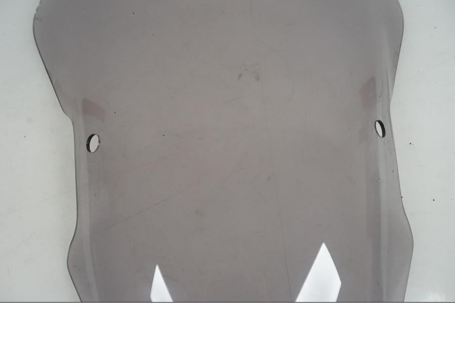 Höger sida på Vindruta från en Ducati Multistrada 950 -2020 motorcykel.