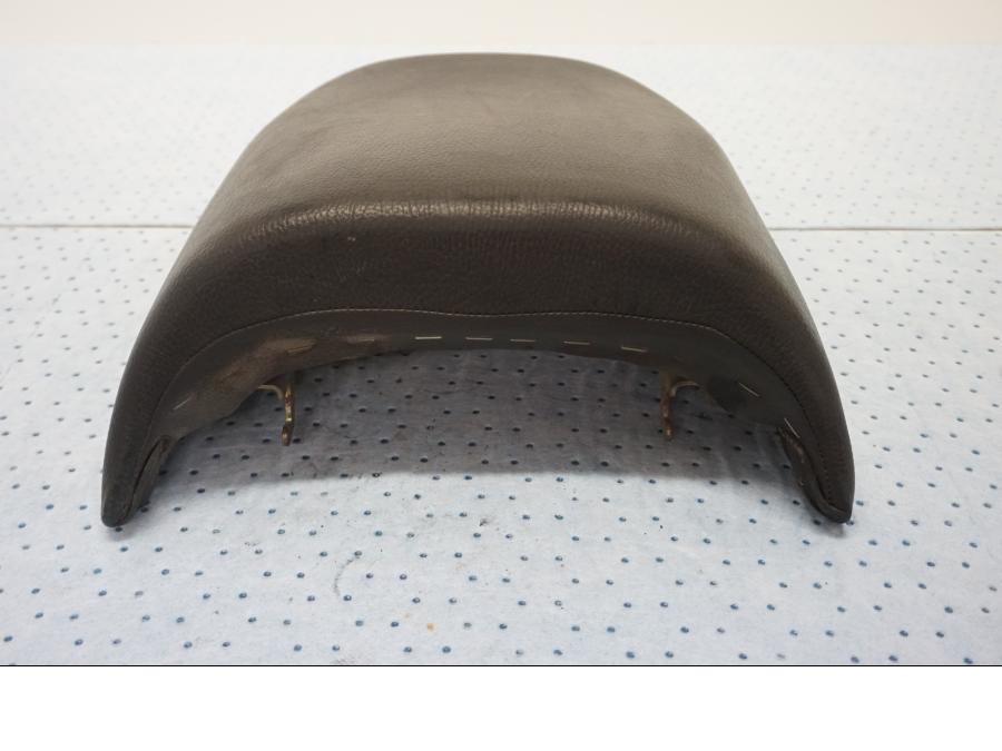 Höger sida på Sadel från en Triumph Tiger -2001 motorcykel.