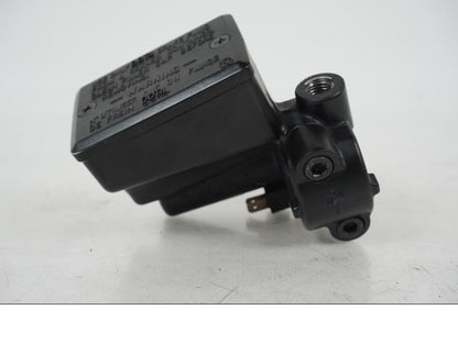 Vänster sida på Bromshuvudcylinder från en Kawasaki Z 750 -2006 motorcykel.