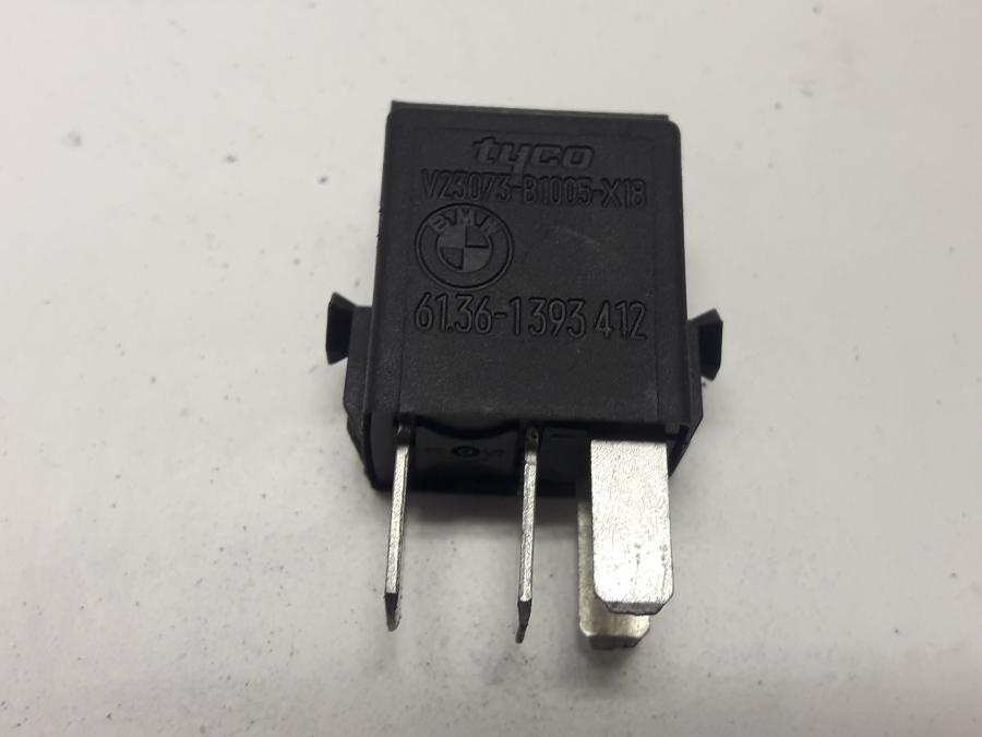 Framsidan på Relä från en BMW K 1200 LT -2006 motorcykel.