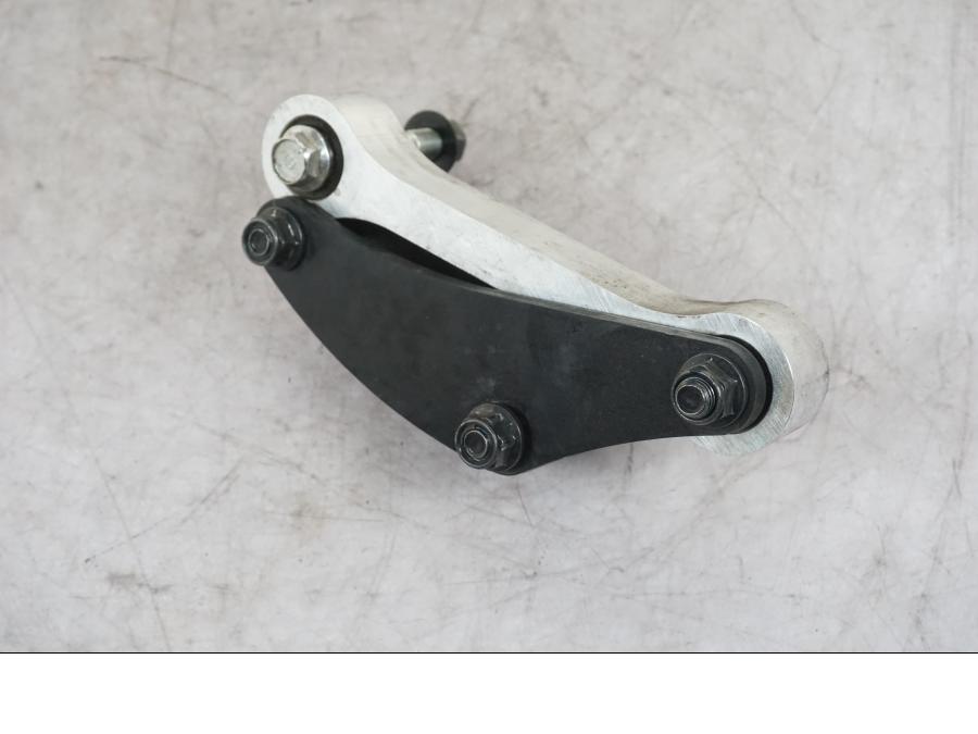 Framsidan på Stötdämparlänkage från en Yamaha MT-09 -2024 motorcykel.