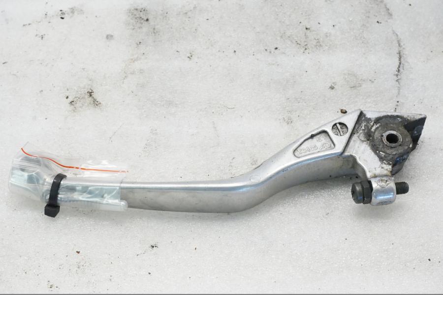 Baksidan på Bromsgrepp från en Yamaha XVS 650 -1999 motorcykel.