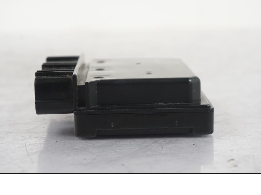 Snett uppifrån på Reläbox från en Kawasaki ZZ-R 1400 -2009 motorcykel.