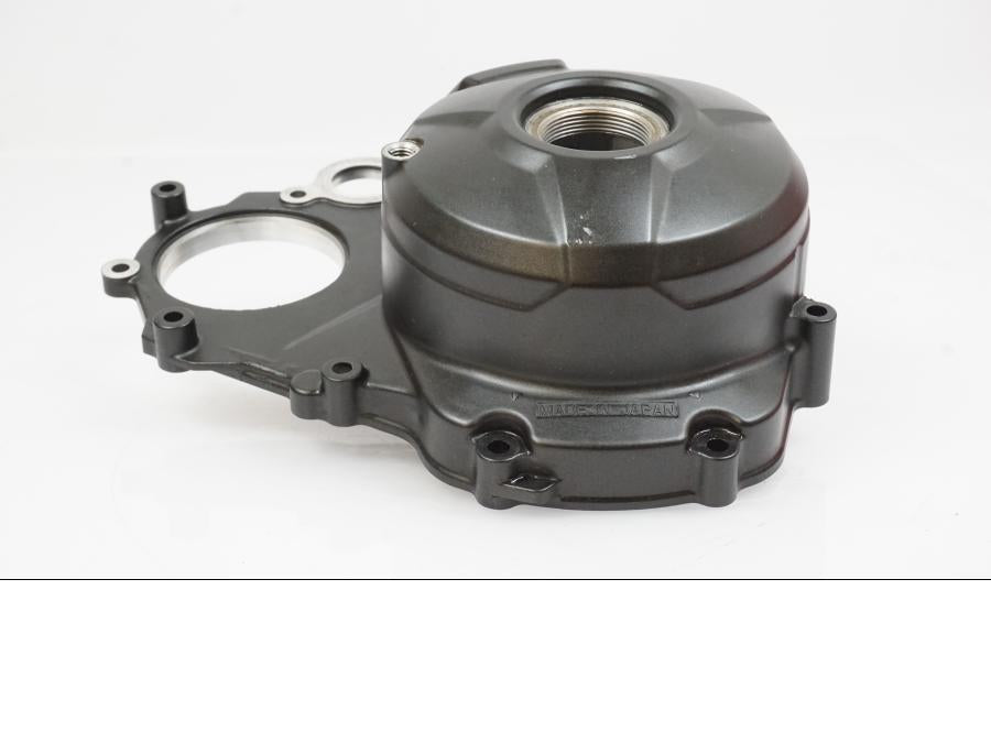 Baksidan på Generatorkåpa från en Yamaha MT-09 -2019 motorcykel.