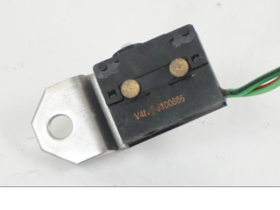 Baksidan på Bromsljuskontakt från en BMW F 650 CS -2002 motorcykel.