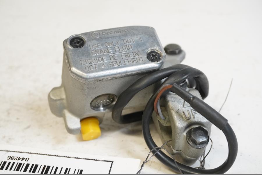 Framsidan på Bromshuvudcylinder från en KTM 625 SC SM -2002 motorcykel.