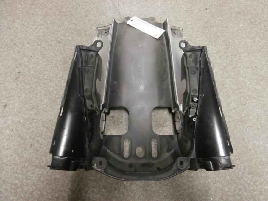 Framsidan på Innerskärm från en Yamaha MT-01 -2005 motorcykel.