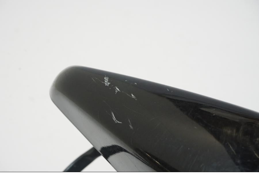 Snett nerifrån på <p>Blinkers vänster fram från Honda VFR 750 F 1988.</p>

<p>Okej skick. Små skrapat hus se bild.</p> motorcykel.