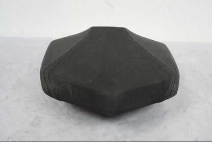 Höger sida på Sadel från en KTM 1290 Super Duke R -2021 motorcykel.