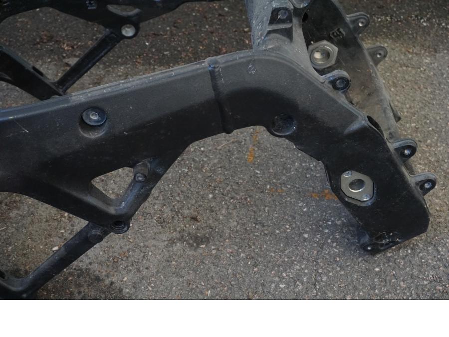 Höger sida på Ram från en BMW S 1000 RR -2010 motorcykel.