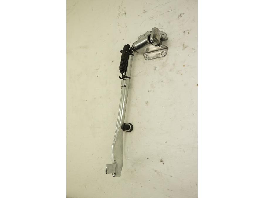 Baksidan på Sidostöd från en H-D Street Glide FLHX -2007 motorcykel.