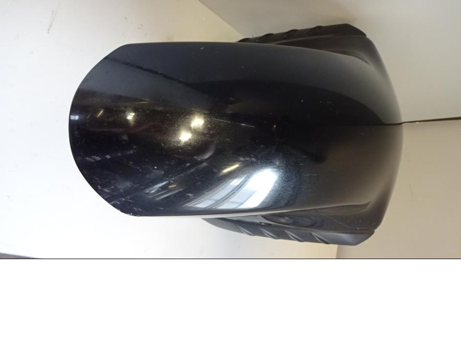 Snett uppifrån på Framskärm från en Kawasaki ZZ-R 1400 -2010 motorcykel.