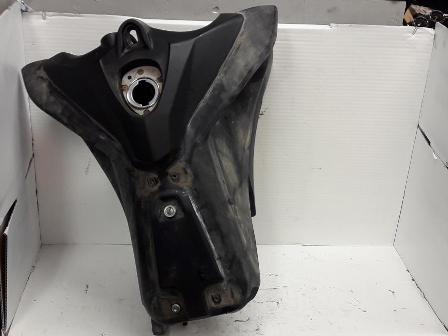 Höger sida på Bensintank från en Husqvarna TE 630 -2011 motorcykel.
