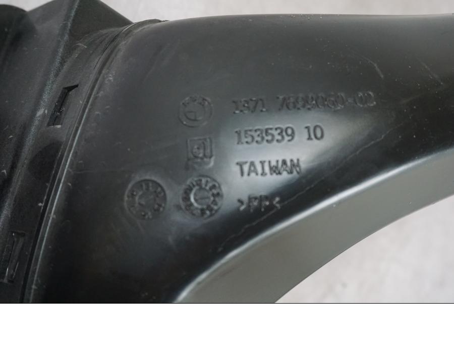 Höger sida på Luftburksnorkel från en BMW F 800 R -2018 motorcykel.