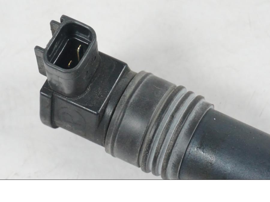 Höger sida på Tändspole från en Kawasaki ER-6N ABS -2010 motorcykel.