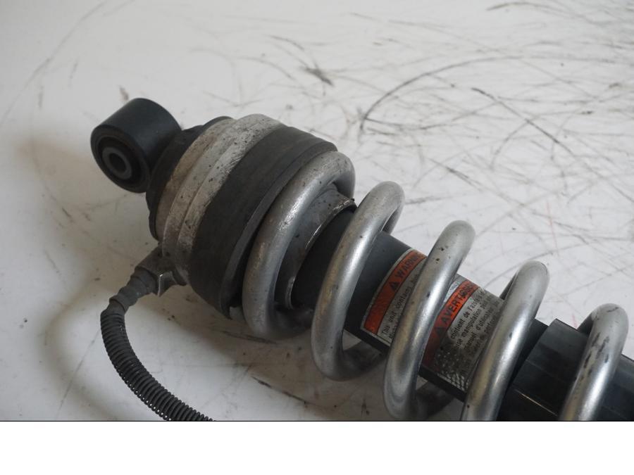 Vänster sida på Stötdämpare från en Kawasaki GTR 1400 -2008 motorcykel.