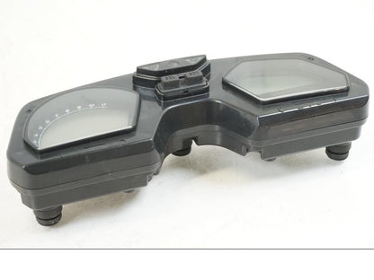 Vänster sida på Instrumentpanel från en Honda CB 650 F Hornet -2017 motorcykel.