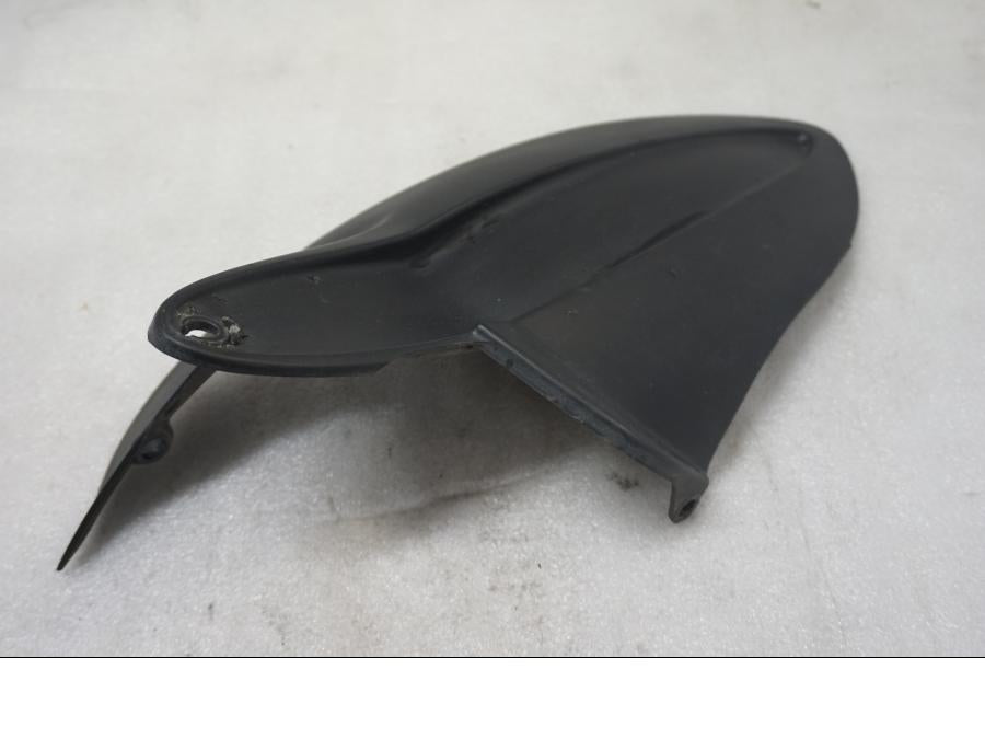 Baksidan på Svingskärm från en Ducati Monster 796 -2013 motorcykel.