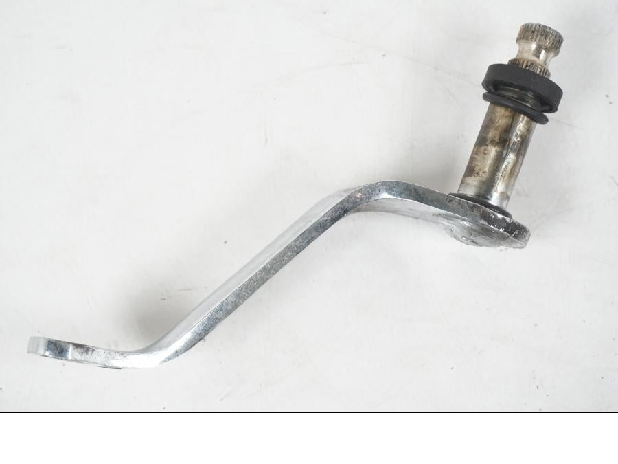 Vänster sida på Växelarm från en H-D Softail FXCW Rocker -2008 motorcykel.