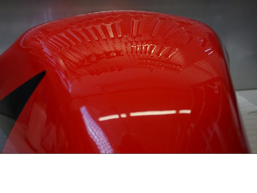 Snett uppifrån på Bensintankskåpa från en Honda CBR 600 RR -2004 motorcykel.