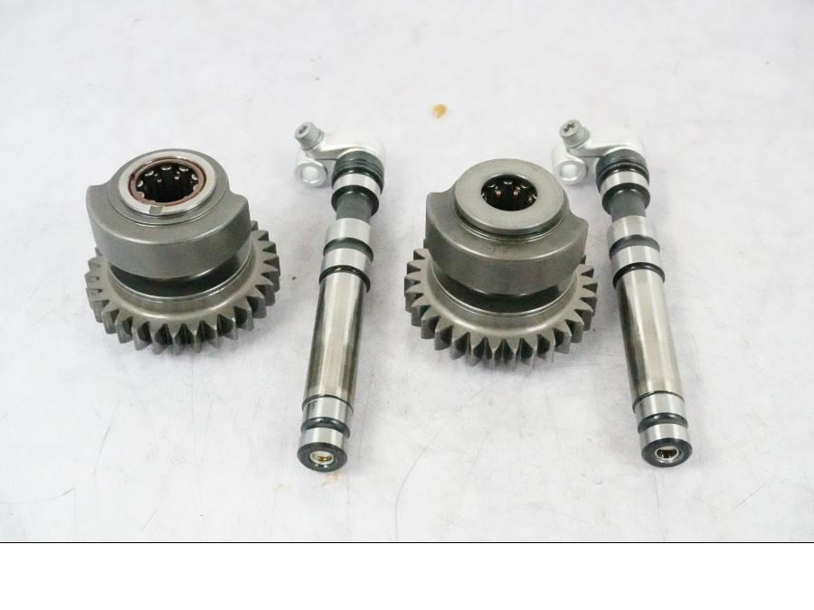 Vänster sida på Balansaxel från en BMW K 1200 S -2005 motorcykel.