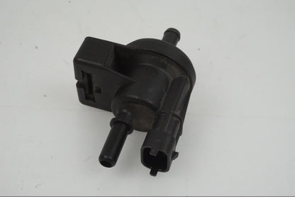 Framsidan på Fuel Evap System från en KTM 1290 Super Duke -2019 motorcykel.