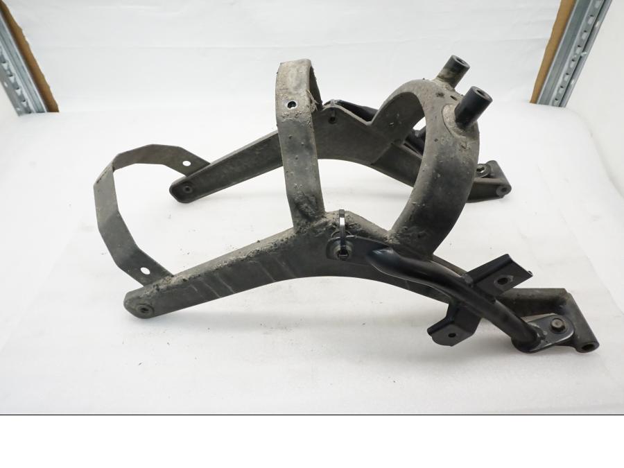 Framsidan på Bakram från en Yamaha XVZ 13TD -1999 motorcykel.