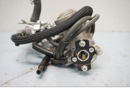 Höger sida på Spjällhus från en Yamaha XJ 6 -2011 motorcykel.