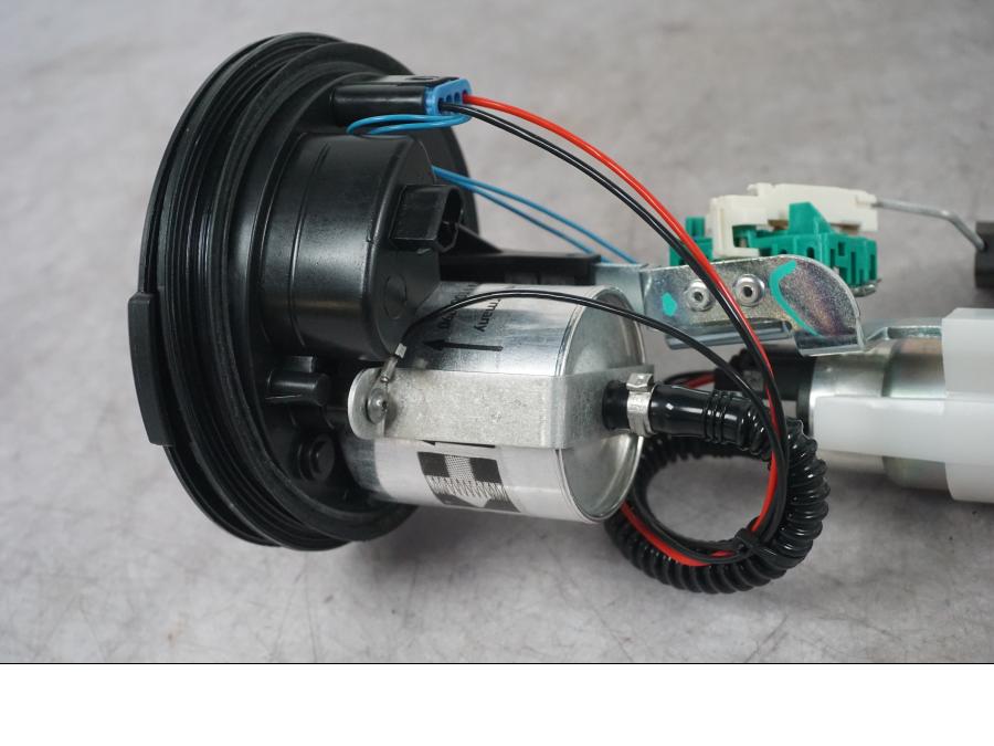 Baksidan på Bensinpump insprut från en BMW F 800 R -2018 motorcykel.