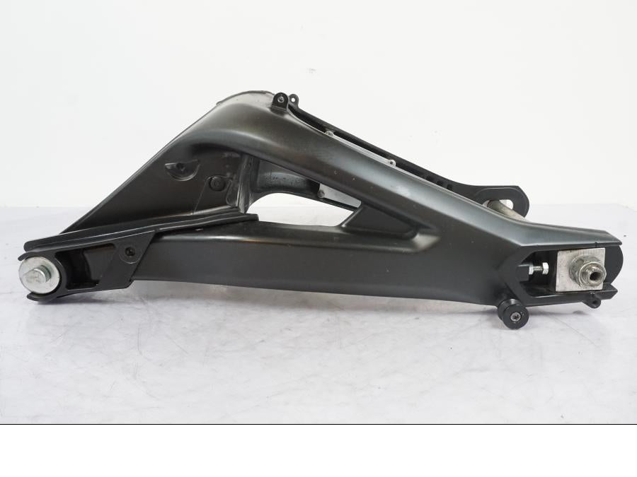 Höger sida på Sving från en Yamaha MT-09 -2020 motorcykel.