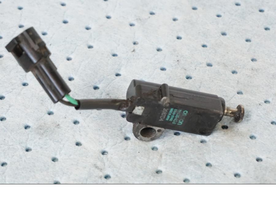 Baksidan på Sidostödsbrytare från en Suzuki GSX-R 1000 -2008 motorcykel.