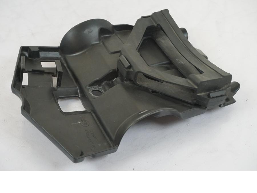 Baksidan på Batterihållare från en KTM 1290 Super Duke R -2018 motorcykel.