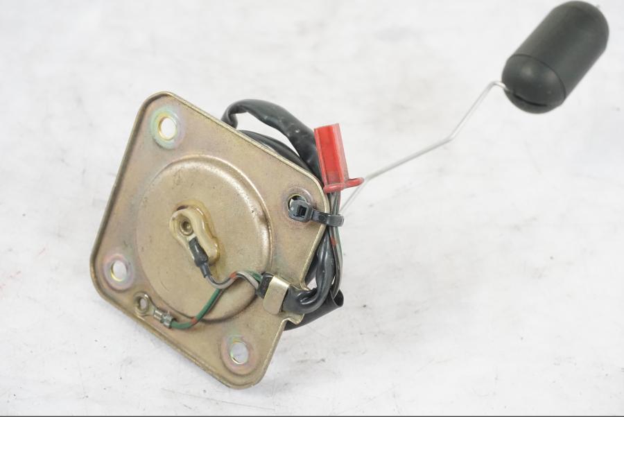 Framsidan på Bensintankgivare från en Honda CBR 1000 F -1989 motorcykel.