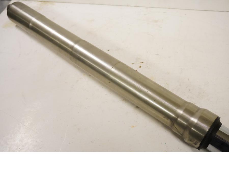 Höger sida på Gaffelben från en Ducati Streetfighter 1098 -2010 motorcykel.