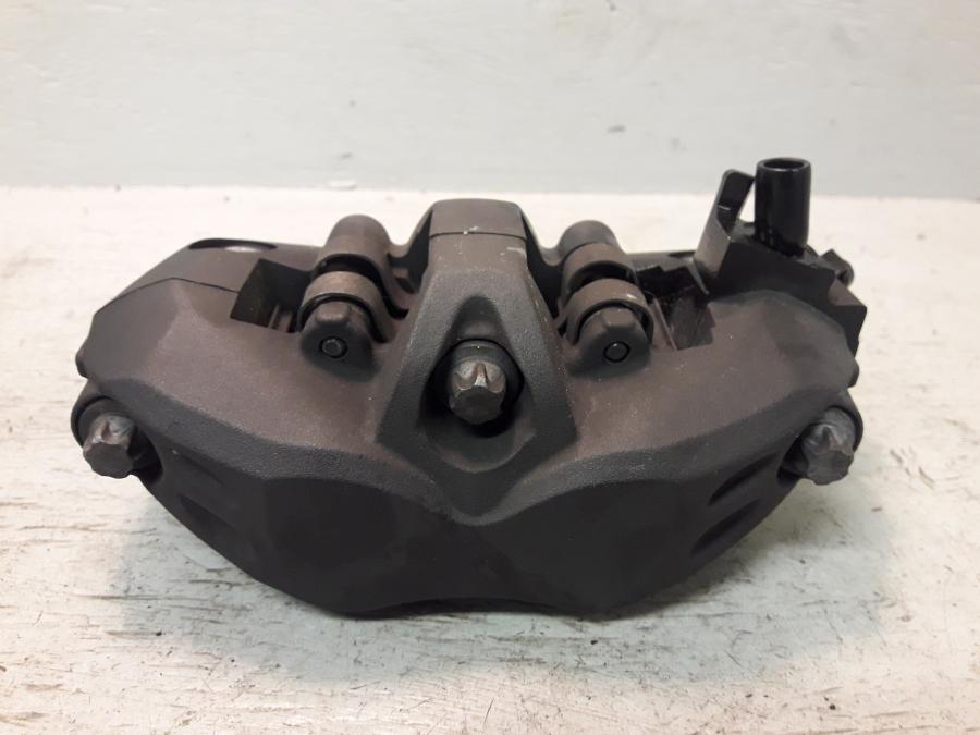 Baksidan på Bromsok från en Kawasaki GTR 1400 -2012 motorcykel.