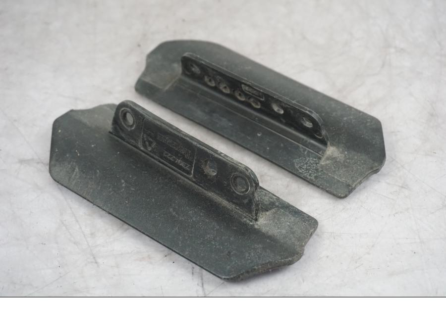 Framsidan på Gaffelbensskydd från en Triumph Tiger -2009 motorcykel.