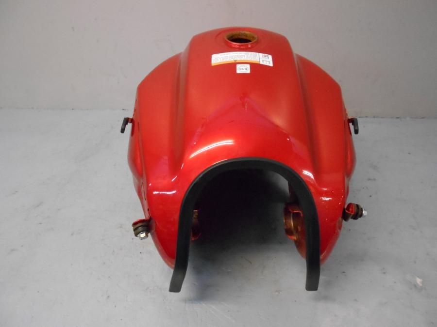 Baksidan på Bensintank från en Yamaha YS 125 -2017 motorcykel.