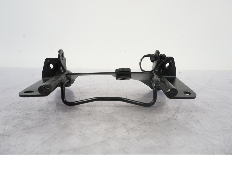 Baksidan på Instrumentfäste från en Kawasaki Z 800 -2014 motorcykel.