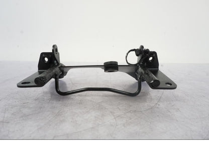 Baksidan på Instrumentfäste från en Kawasaki Z 800 -2014 motorcykel.