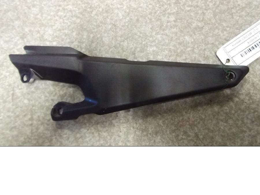 Framsidan på Sidopanel från en Kawasaki Z 900 -2017 motorcykel.